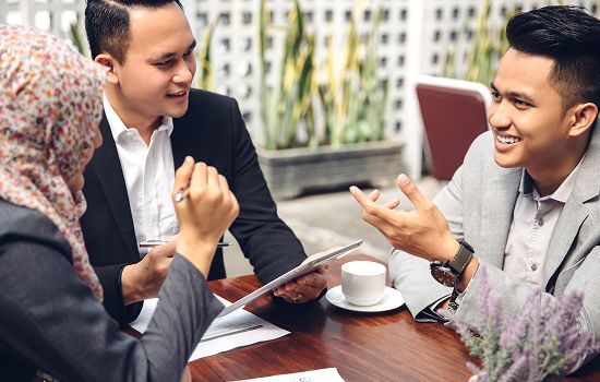 Overcoming Challenges Faced By Cafe And Restaurant Owners